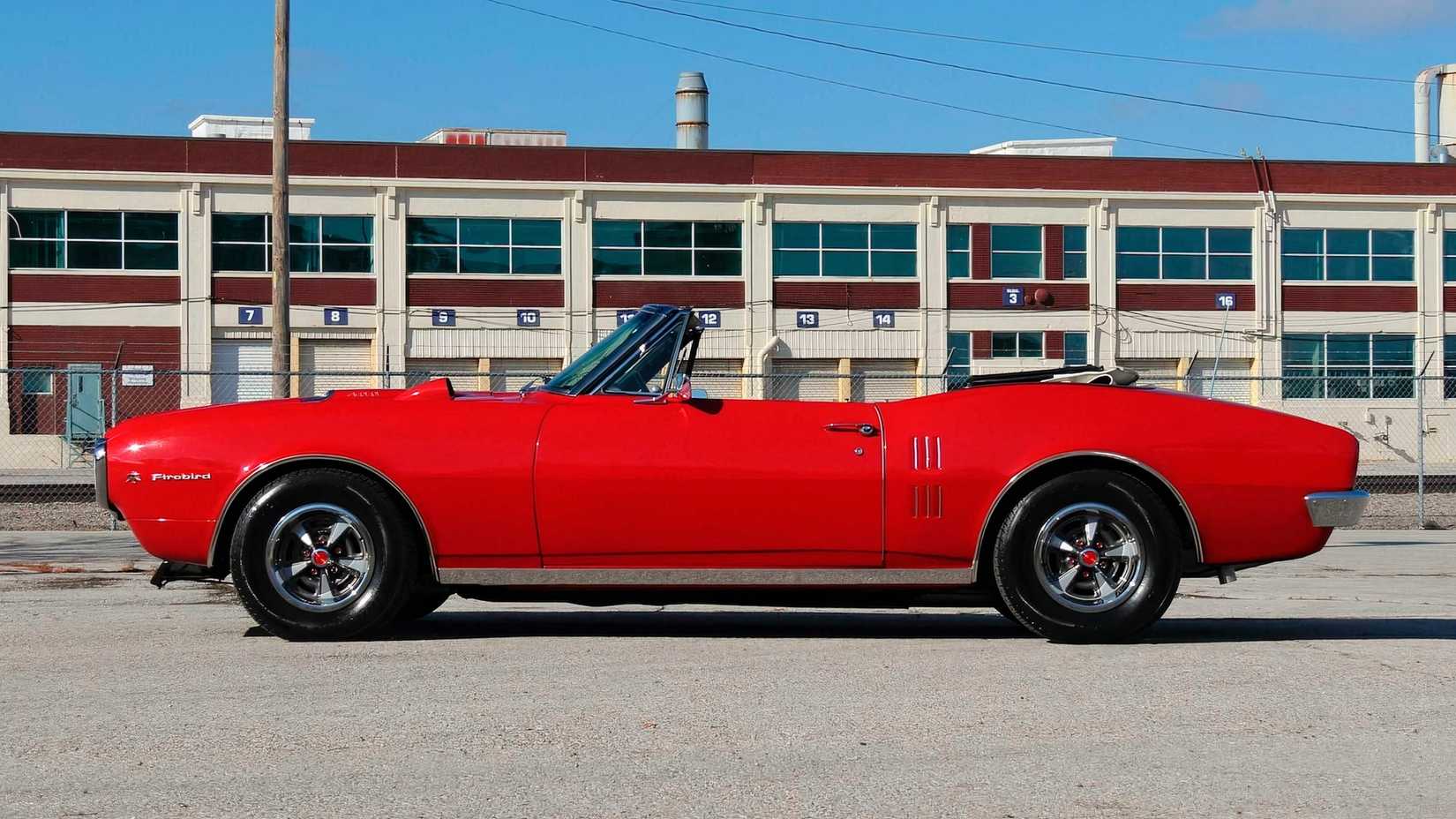 Side view of 1967 Pontiac Firebird 400