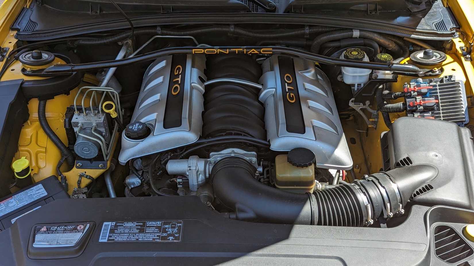 Motor do Pontiac GTO 2005, close-up