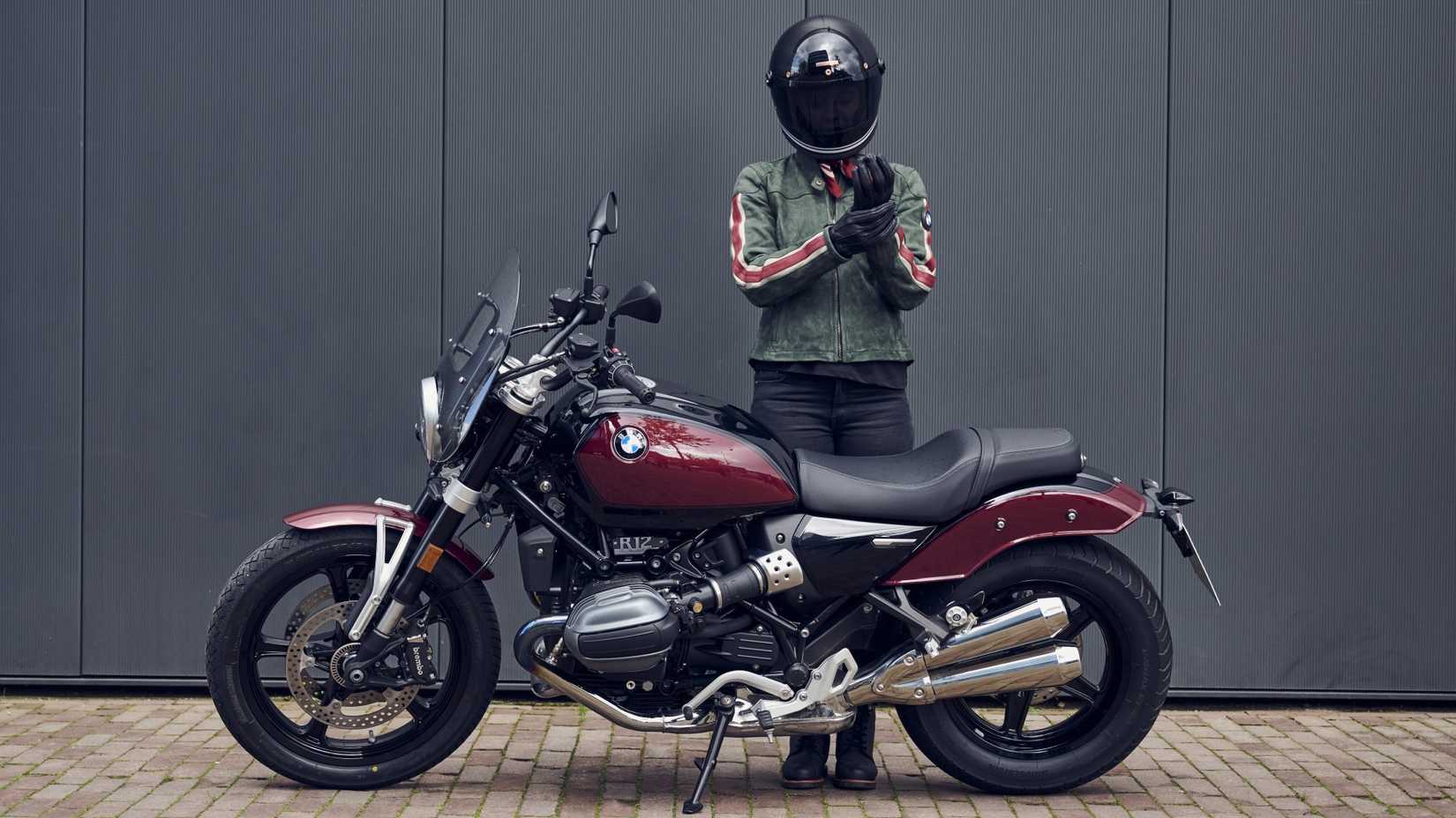 2025 BMW R 12 roadster side profile view