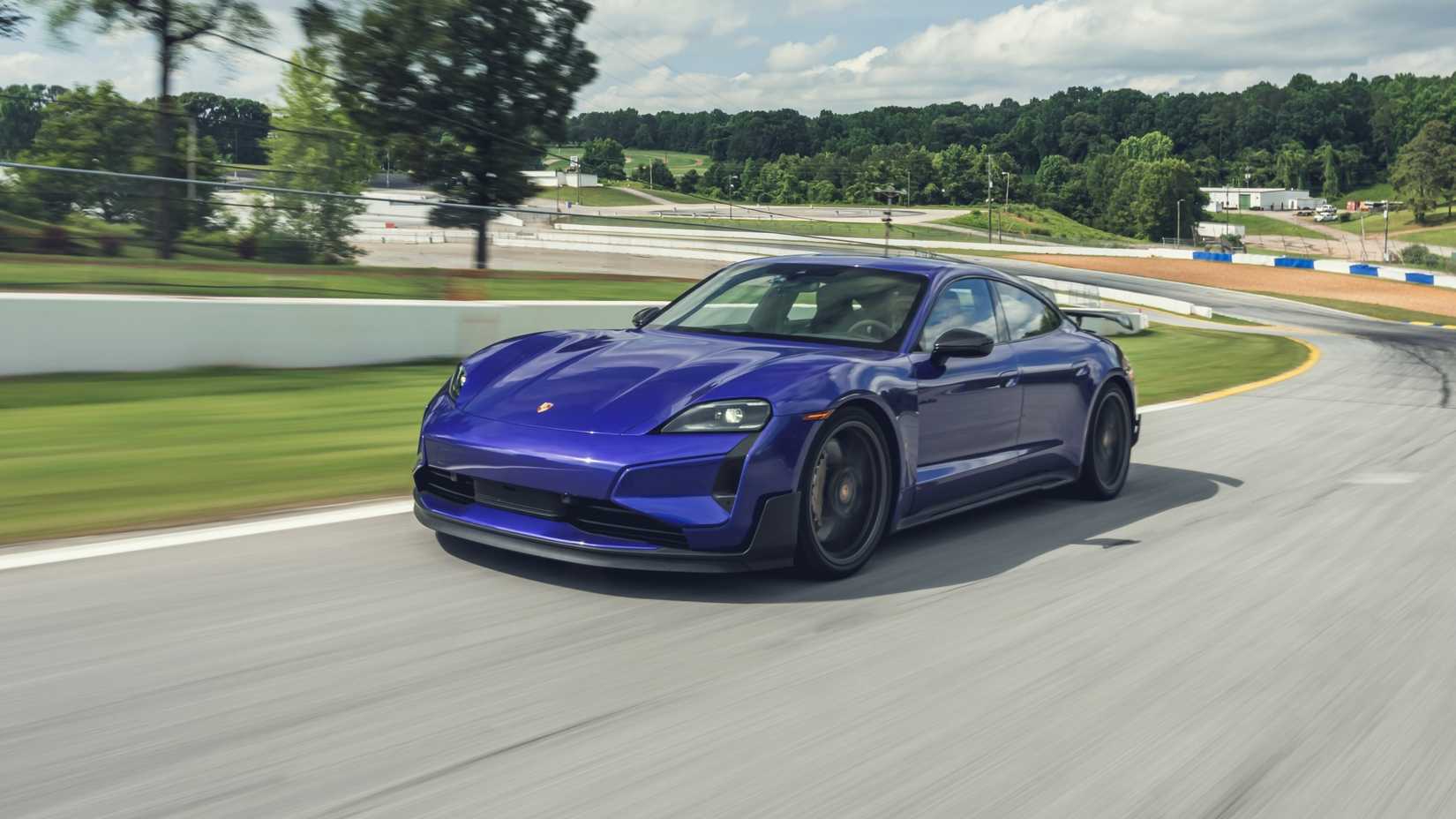 Porsche Taycan Turbo GT Road Atlanta Volta Recorde Frente Três Quartos 02