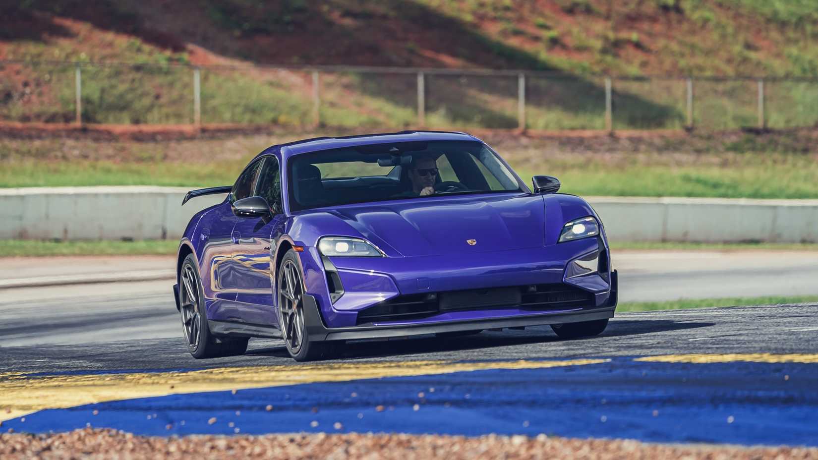 Porsche Taycan Turbo GT Road Atlanta volta recorde frente três quartos