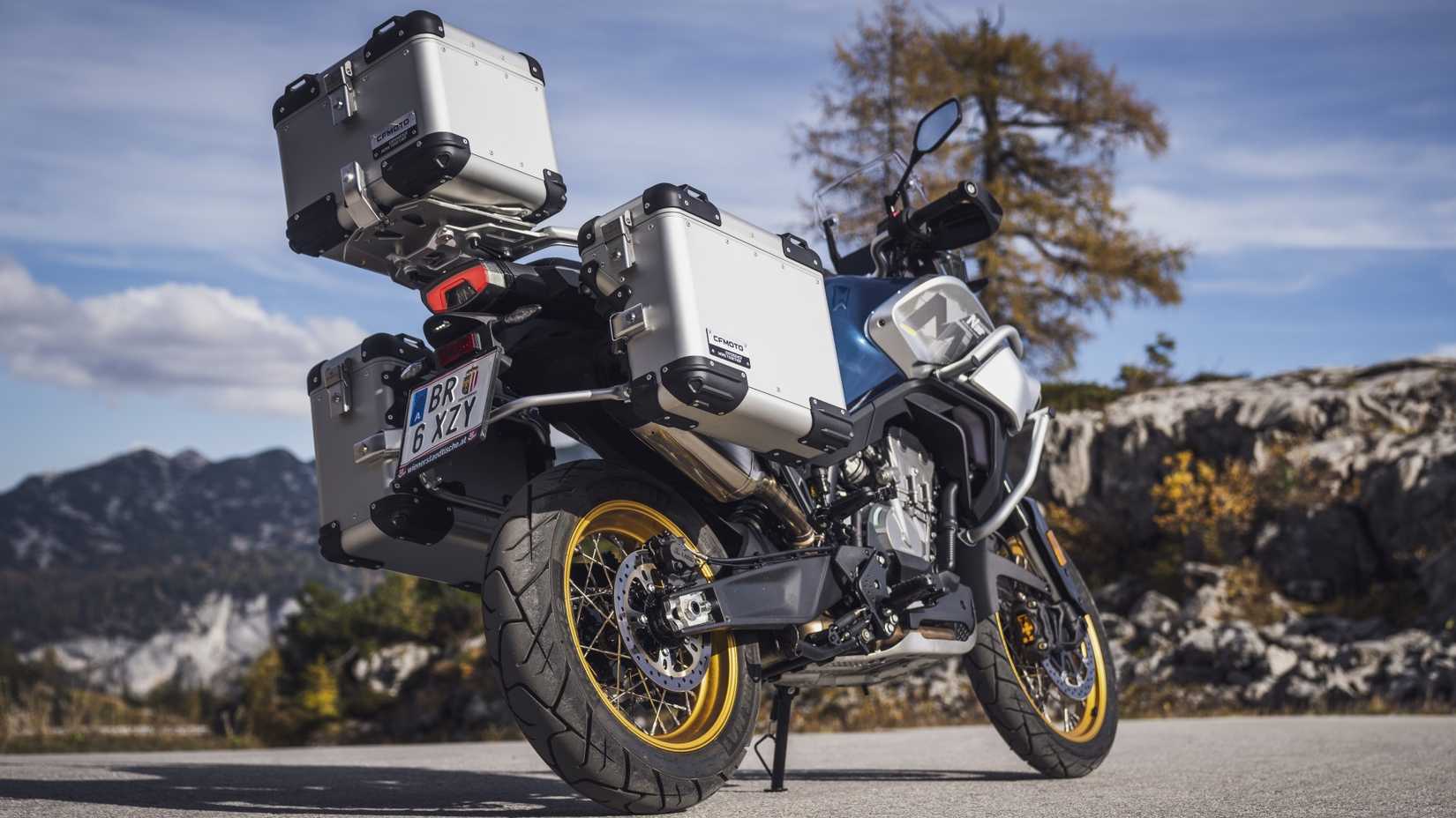 2025 CFMoto Ibex 800 E acessórios de turismo equipados em close-up