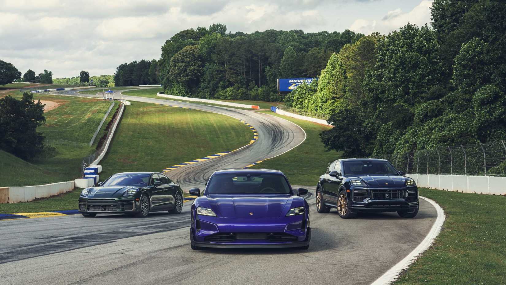 Céu roxo metálico Taycan Turbo GT Road Atlanta