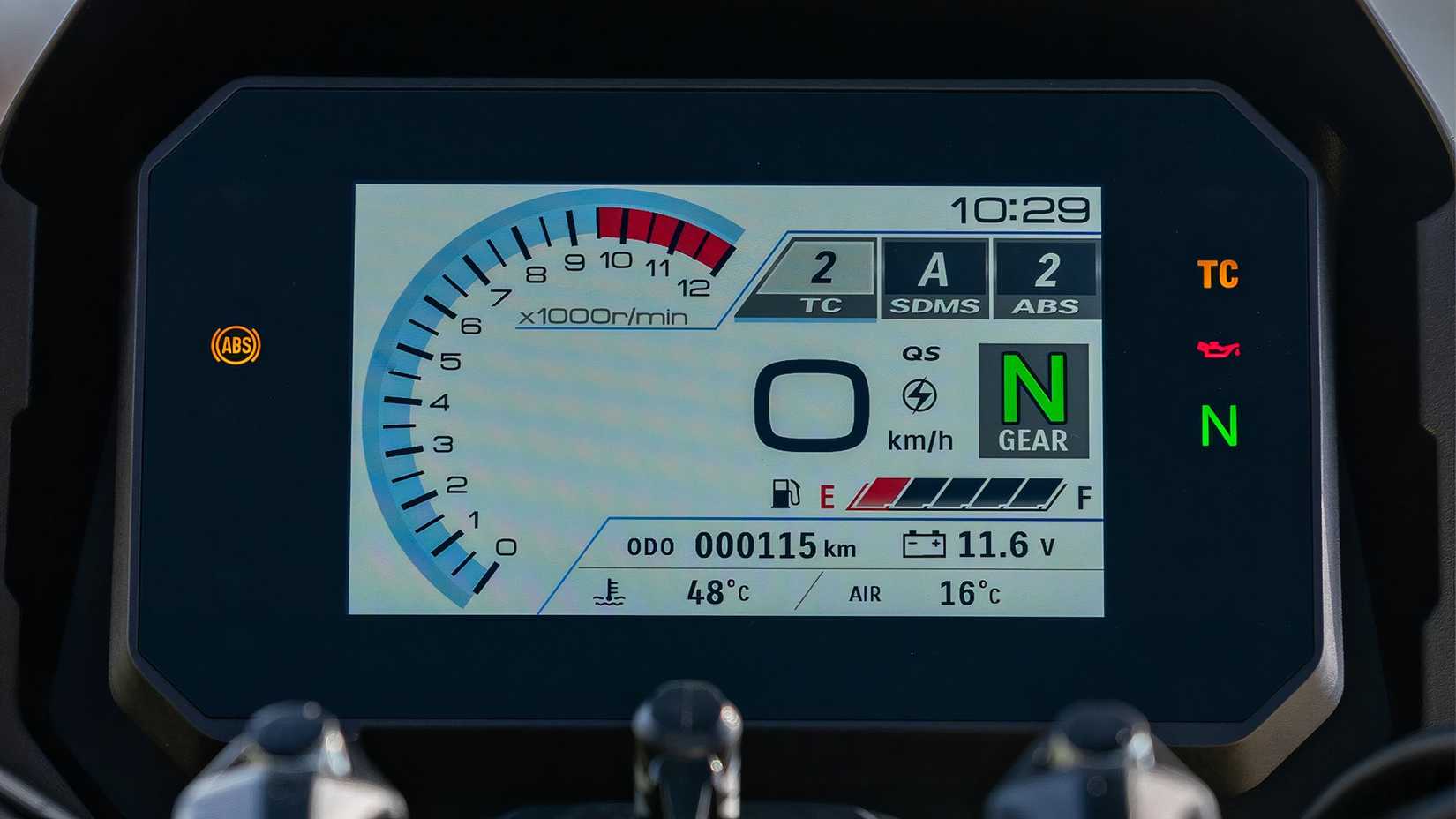 Suzuki V-Strom 800DE instrument cluster