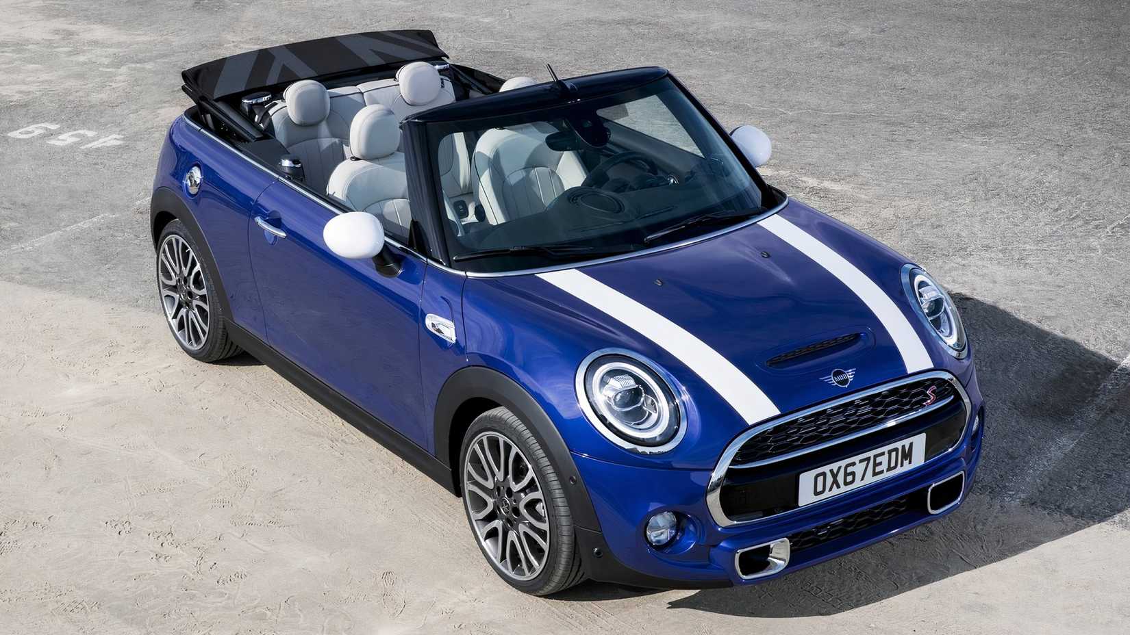 Mini Cooper S Convertible (2019), front 3/4