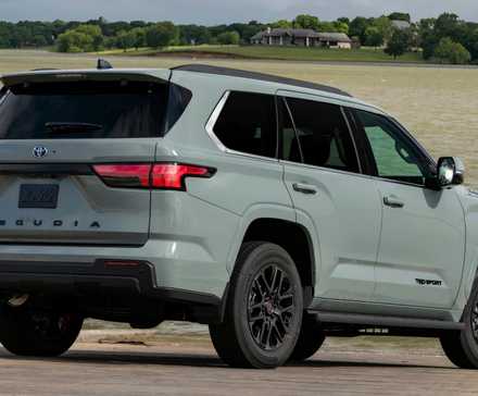 Toyota Sequoia (2023), traseira 3/4