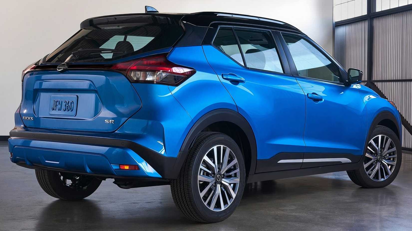 2025 Nissan Kicks Play, rear 3/4