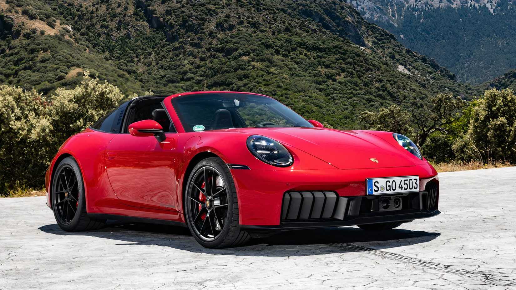 Porsche 911 Targa 4 GTS (2025), front 3/4