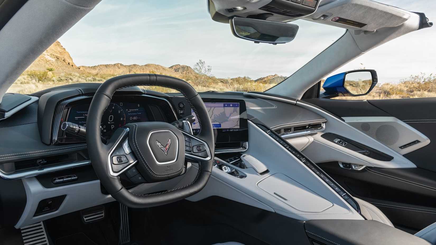 Chevrolet Corvette C8 Stingray (2020), foto do interior mostrando painel