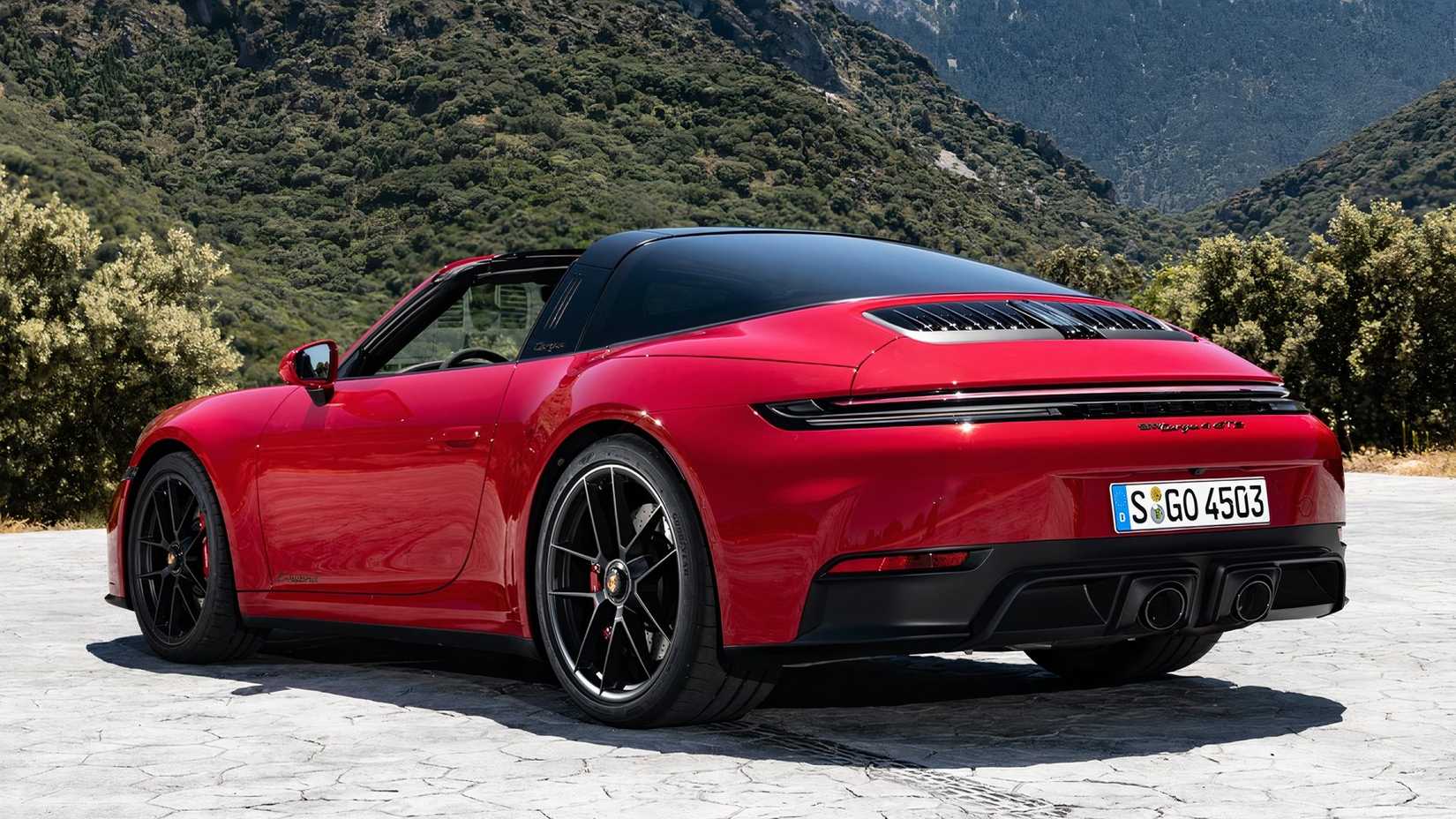 Porsche 911 Targa 4 GTS (2025), traseira 3/4