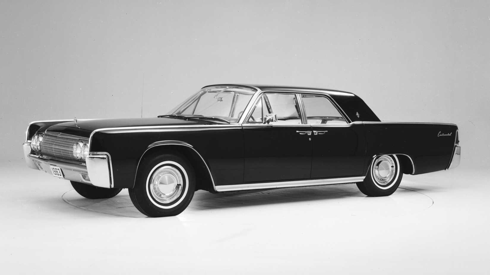 1963 Lincoln Continental Sedan frente três quartos