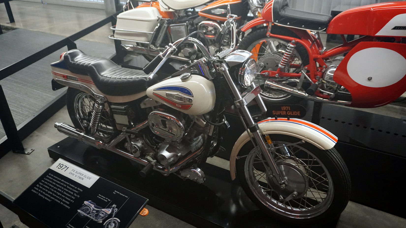 1971 Harley-Davidson FX Super Glide static front quarter view