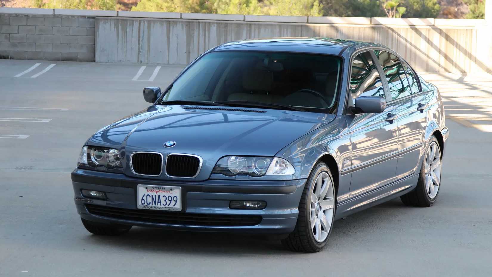 2001 BMW 325i front angle 2