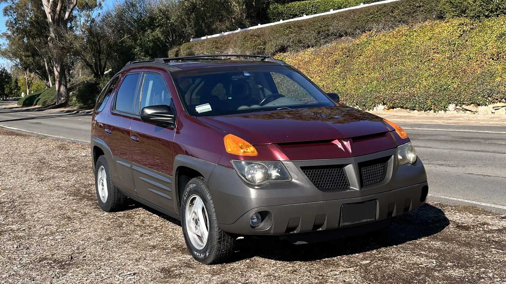 2001 Pontiac Aztek front quarter