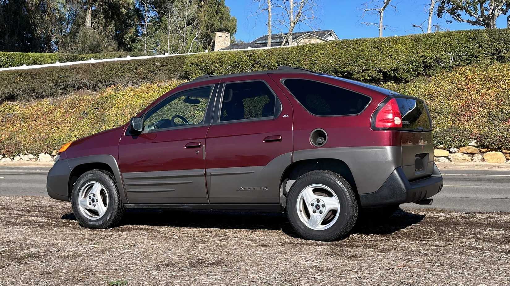 2001 Pontiac Aztek rear quarter 