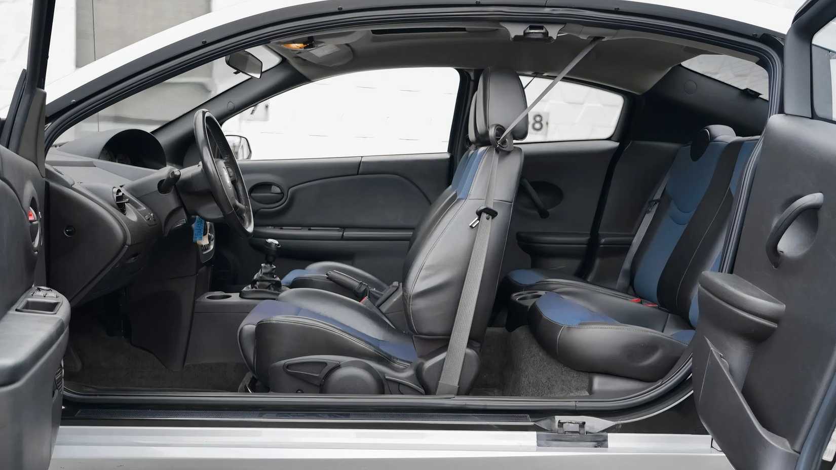 2004 Saturn Ion Red line full int