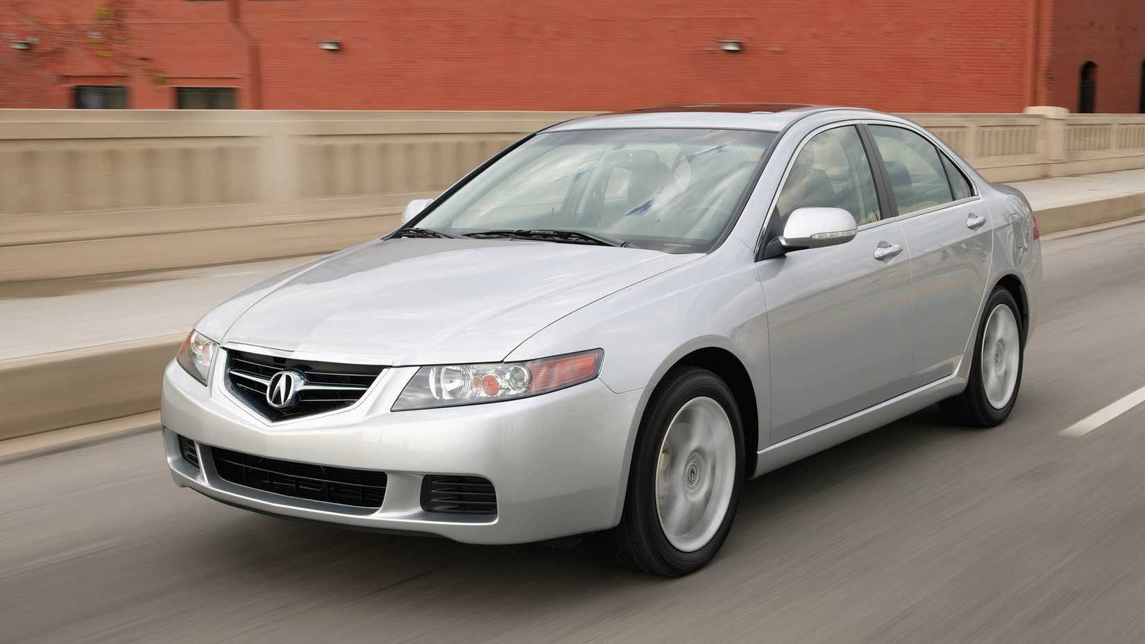 2005 Acura TSX driving