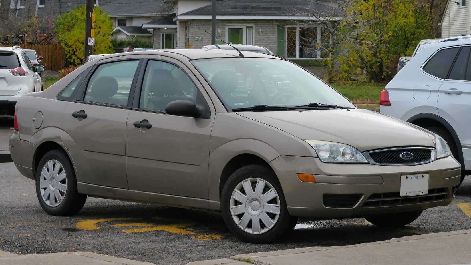 2005 Ford Focus ZX4 front