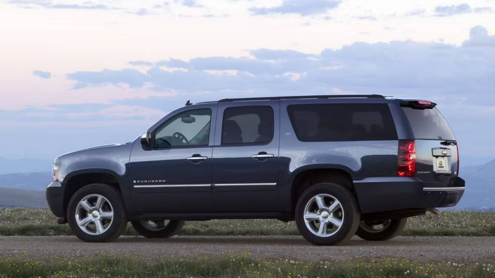 This 20-Year-Old SUV Is Still the Best Cheap 3-Row SUV for Families, image size:1600x900