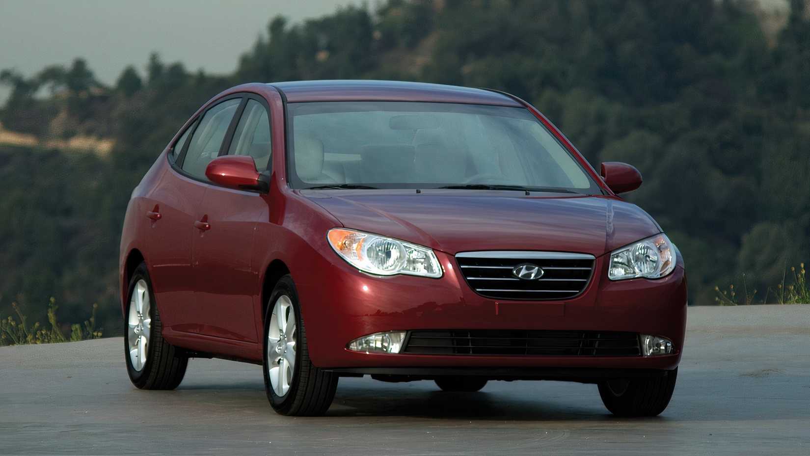 2007 Hyundai Elantra front angle