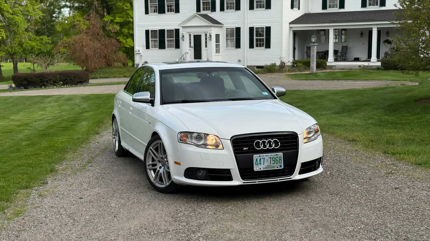 2008 Audi S4 front quarter 2