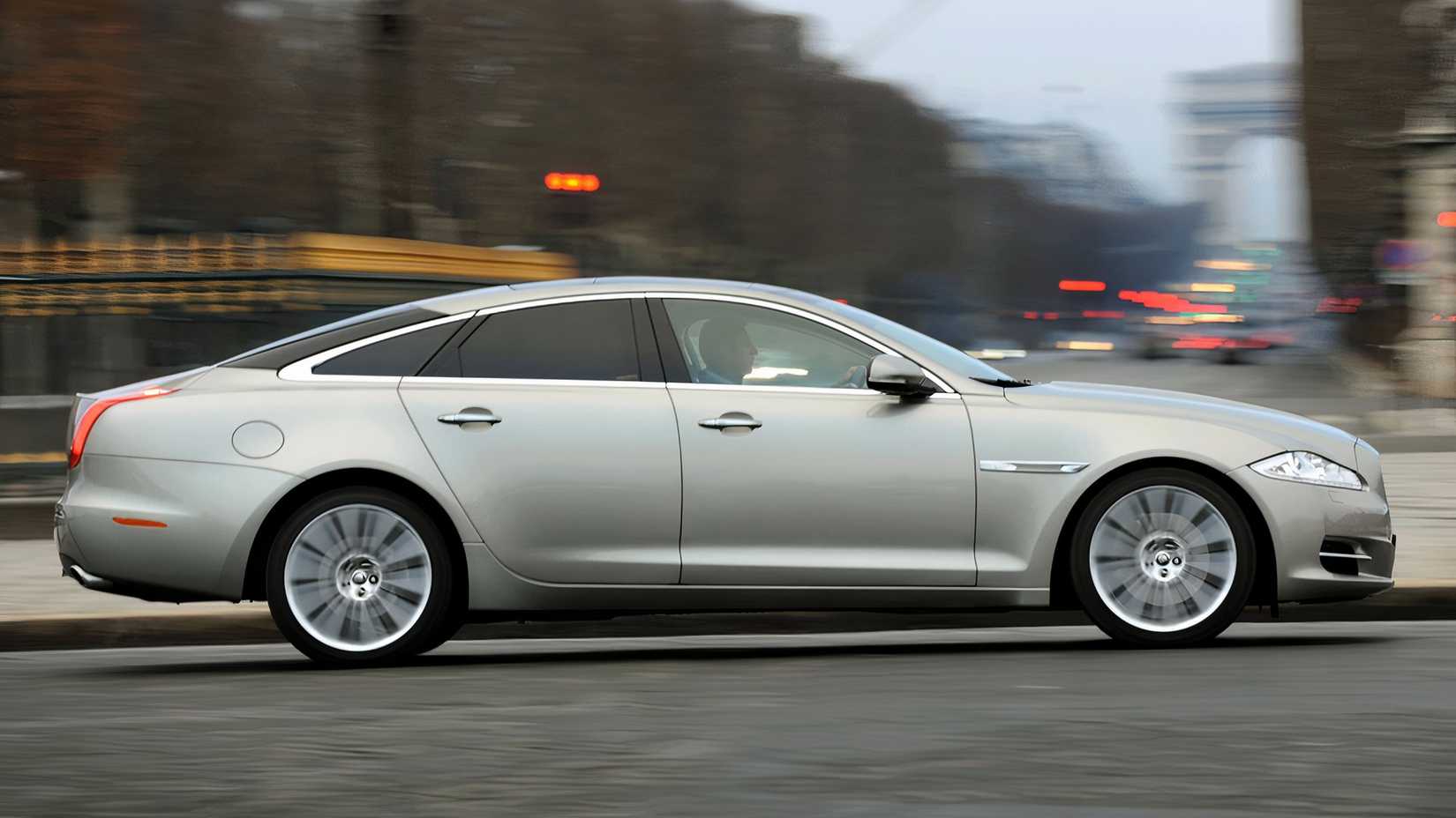 2010 Jaguar XJ, lateral