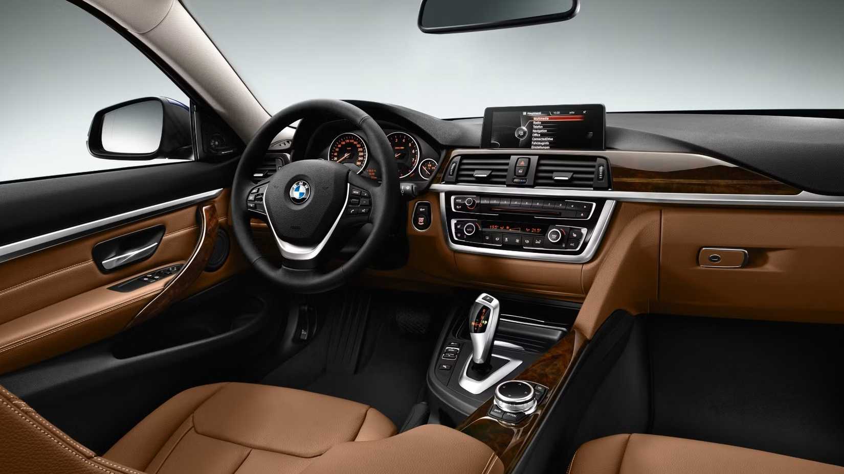 2017 BMW 4 Series Coupe front dash