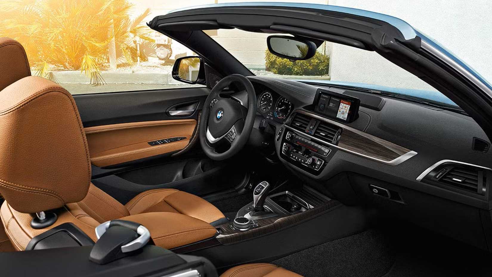 2018 BMW 2 Series Convertible front dash