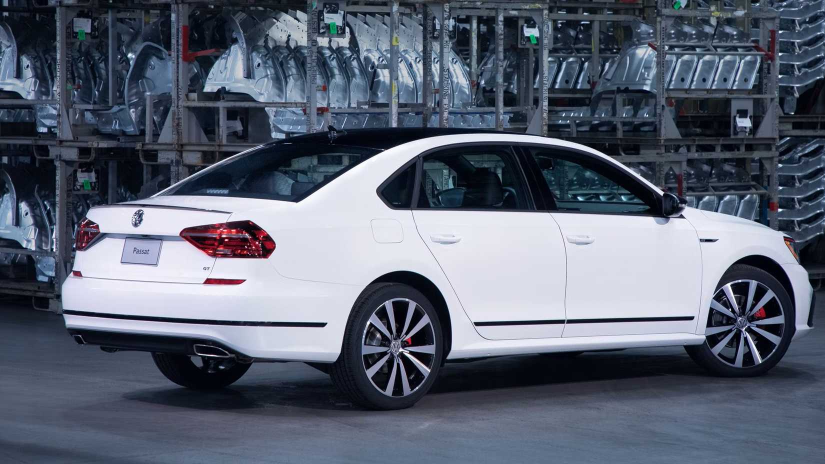 White 2018 Volkswagen Passat (4)