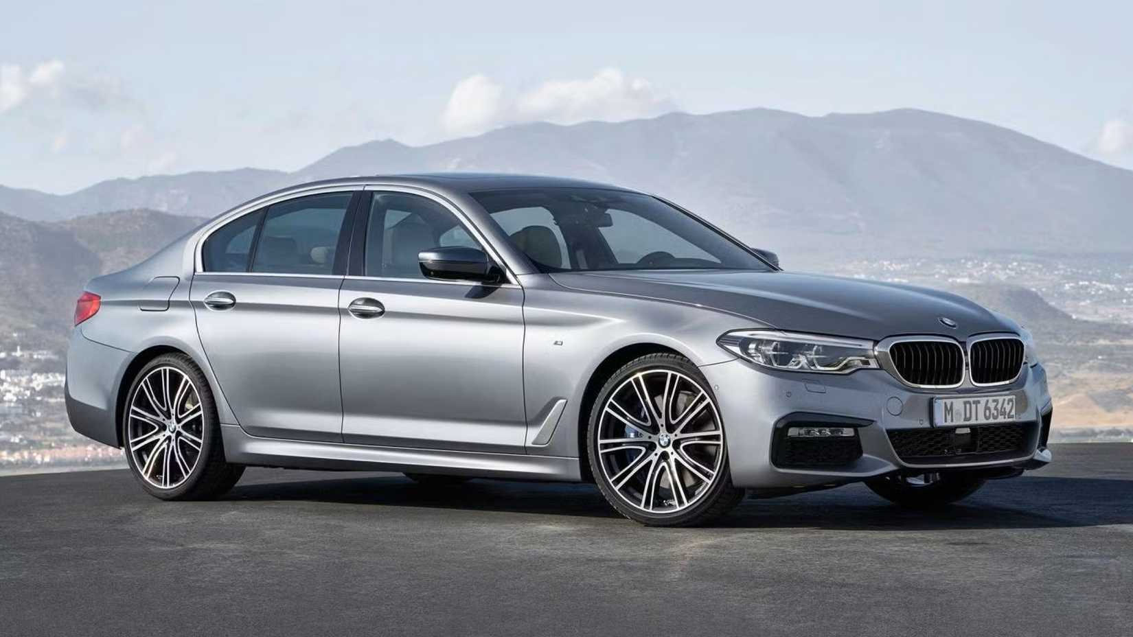 2020 BMW 5 Series front 3/4 shot parked