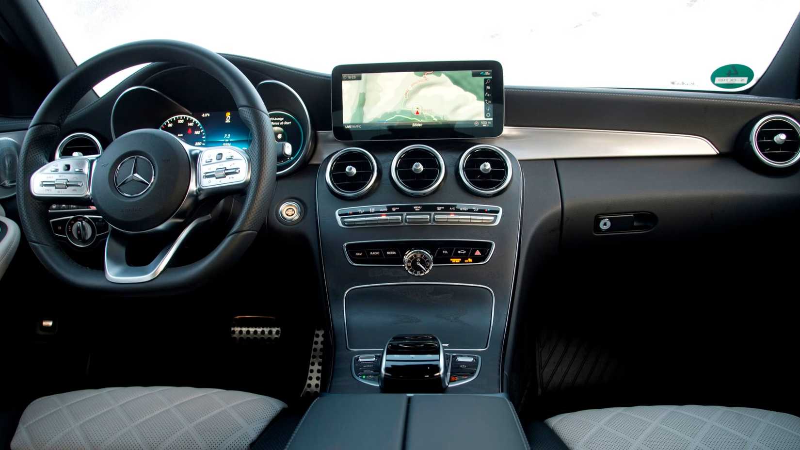 2020 Mercedes-Benz C-Class Sedan dash