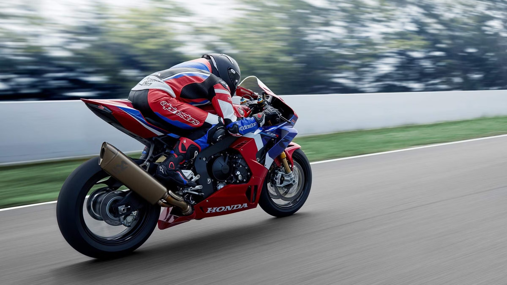 2021 Honda CBR1000RR-R Fireblade SP accelerating hard