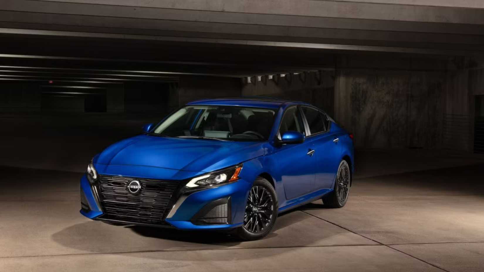 2025 Nissan Altima front 3/4