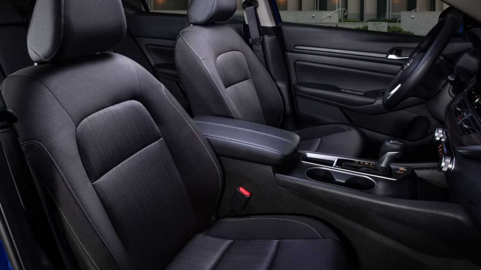 Interior do Nissan Altima 2025