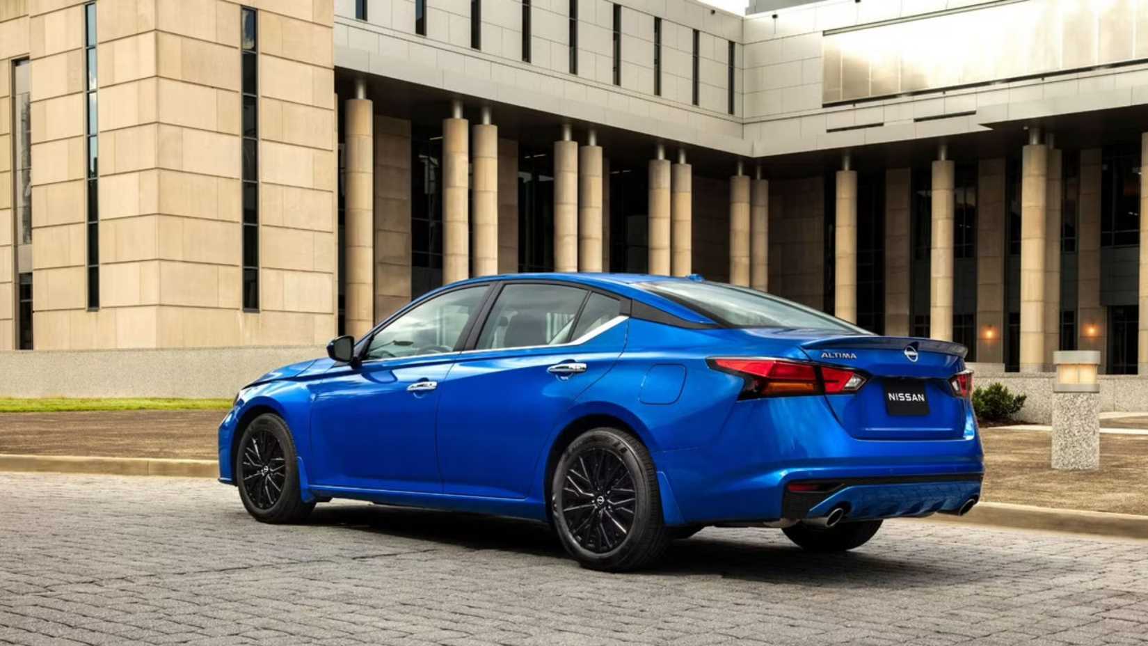 2025 Nissan Altima traseira 3/4