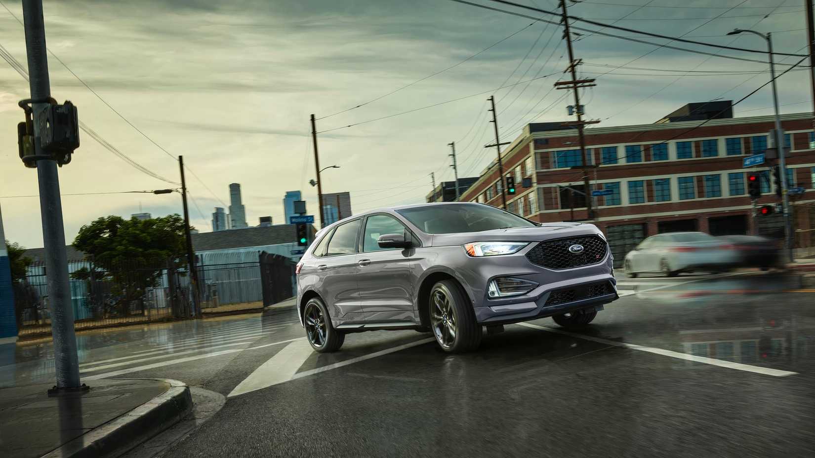 Condução em ângulo do Ford Edge 2024