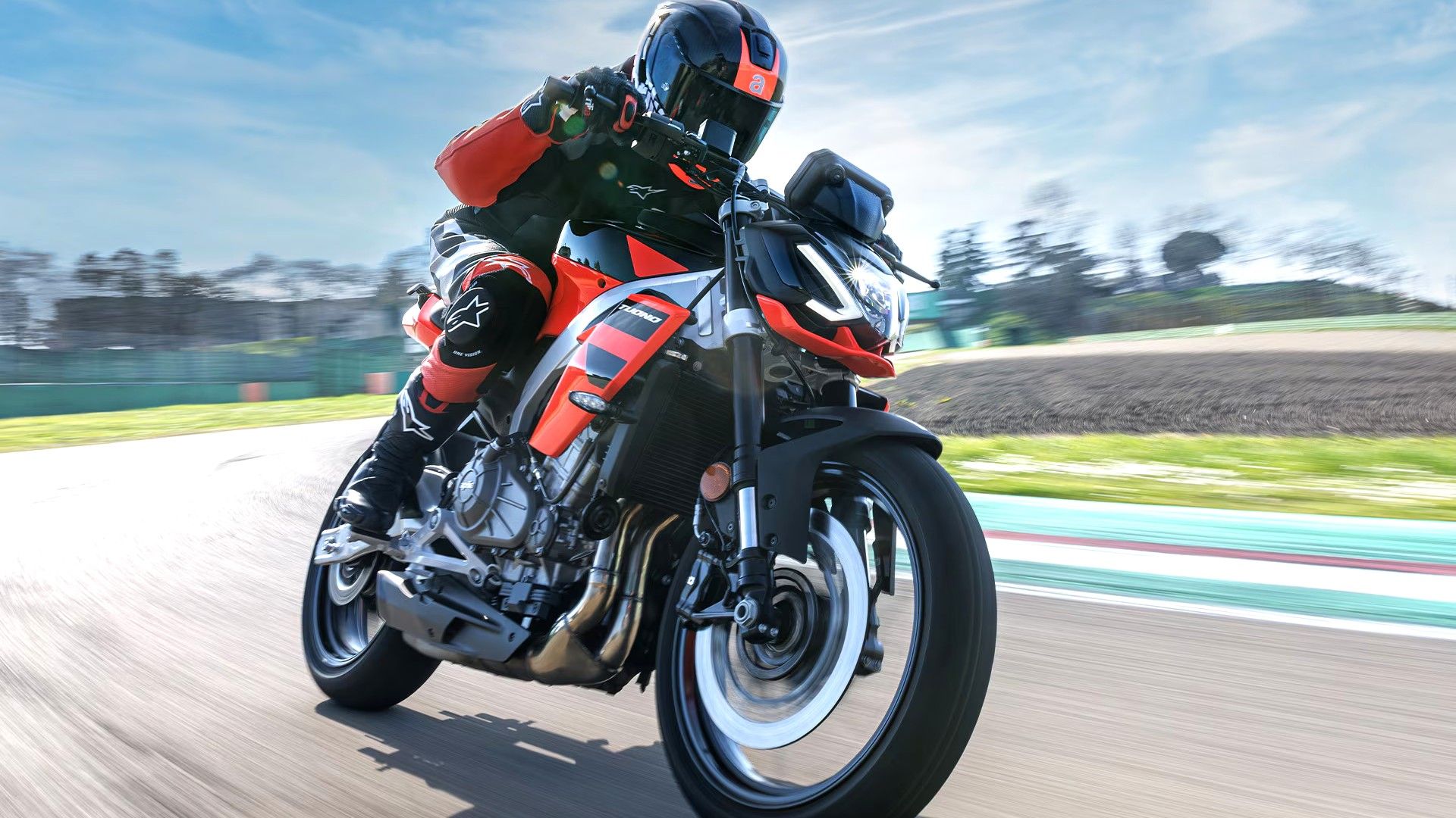 2025 Aprilia Tuono 457 Action