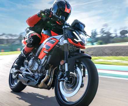 2025 Aprilia Tuono 457 Ação