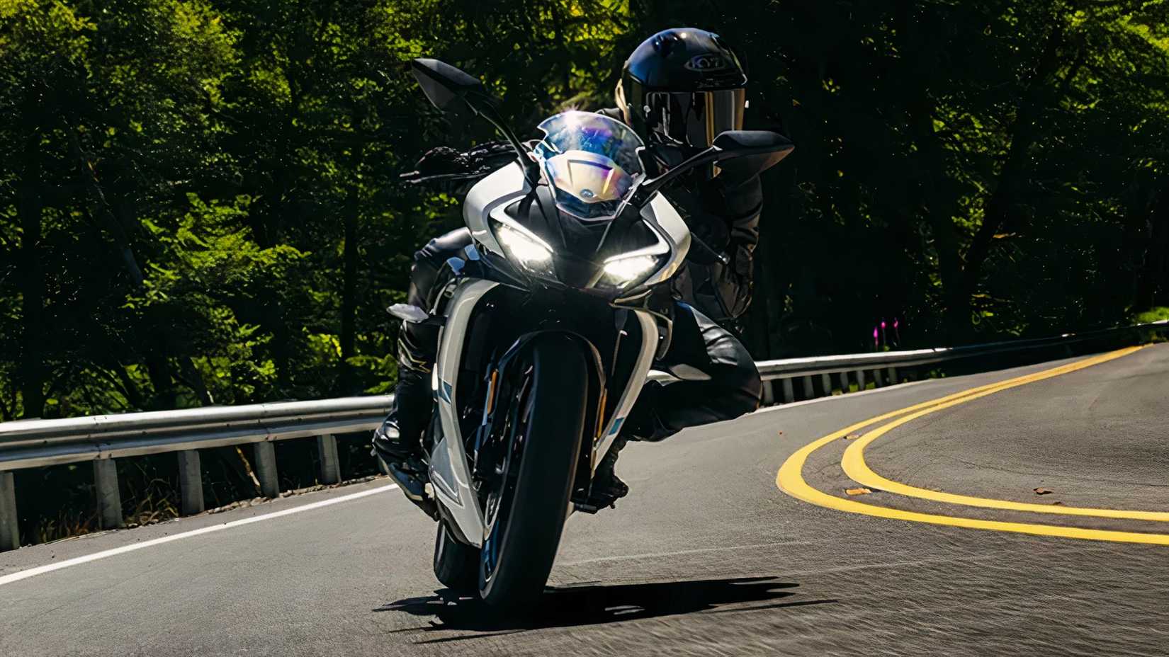 2025-cfmoto-300ss-4981