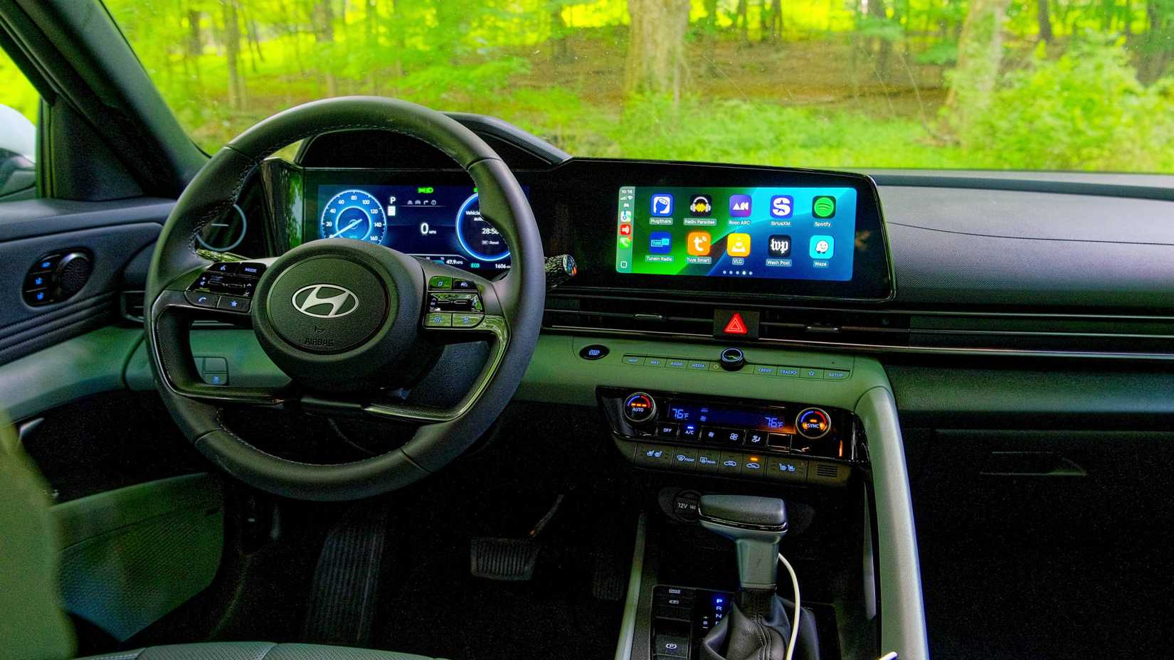 2025 Hyundai Elantra interior