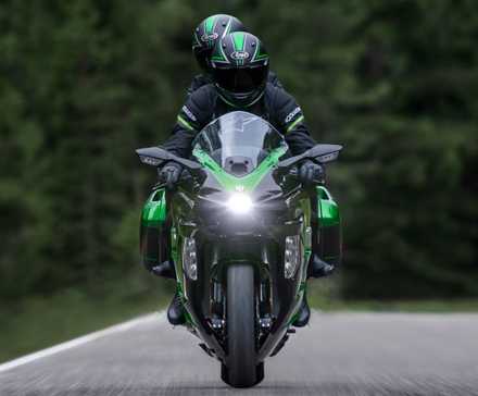 2025 Kawasaki Ninja H2 SX SE 1