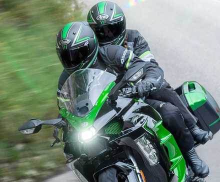 2025 Kawasaki Ninja H2 SX SE Ação