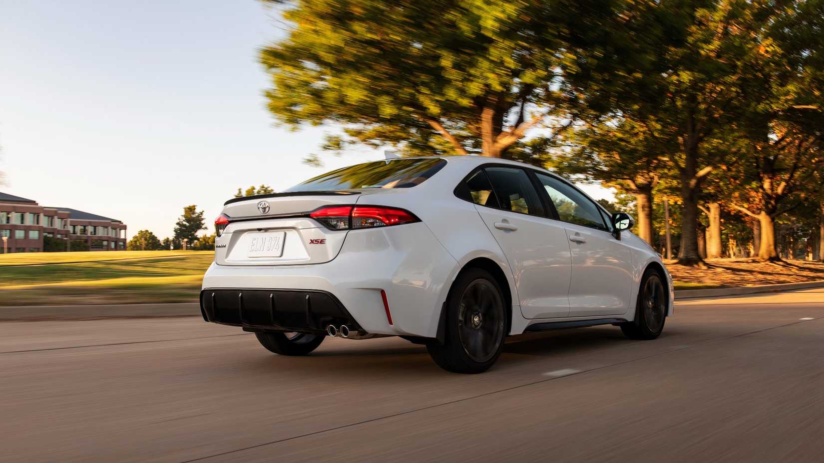 2025 Toyota Corolla com direção traseira