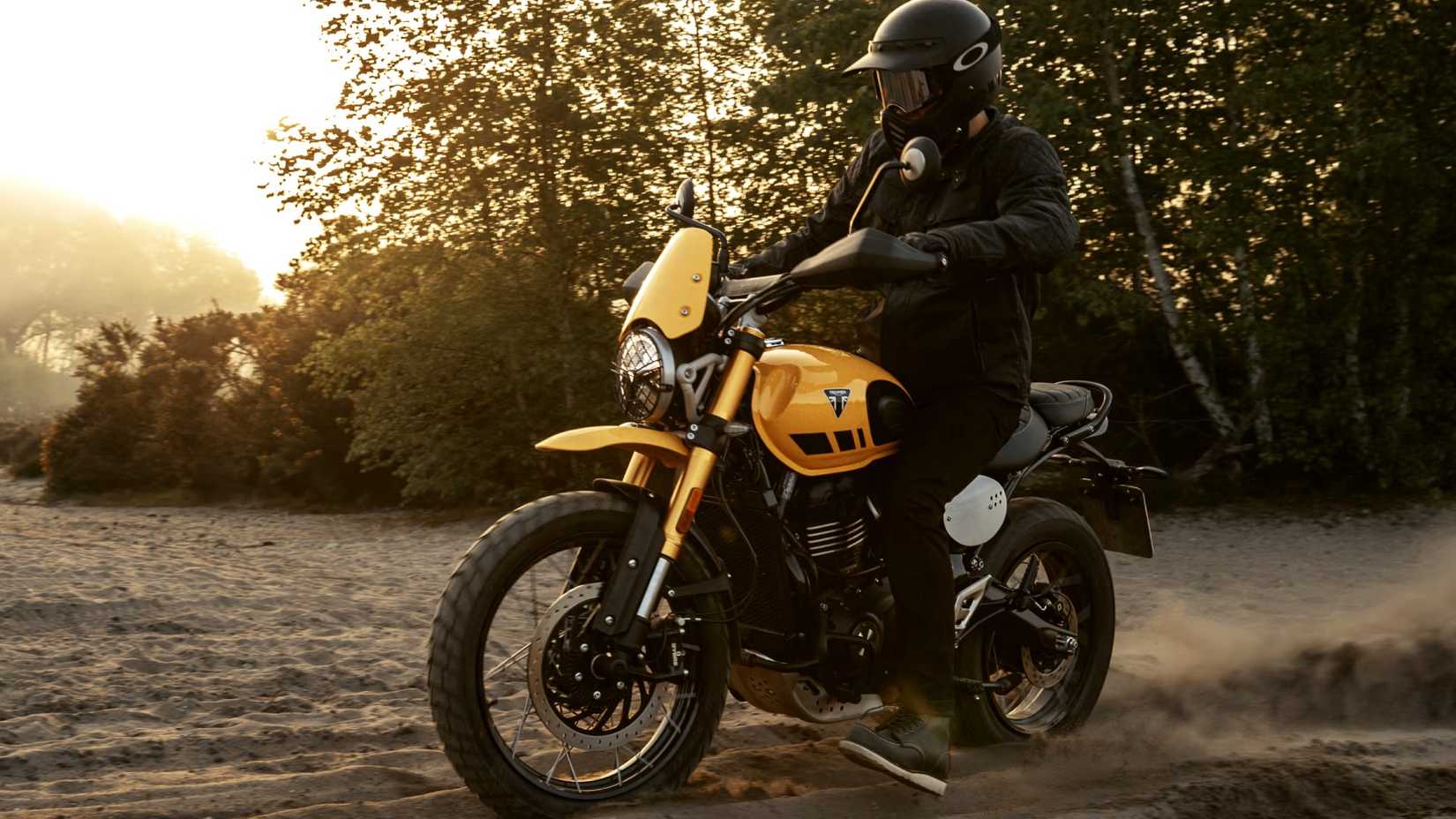 2025 Triumph Scrambler 400 XC Action In The Dirt