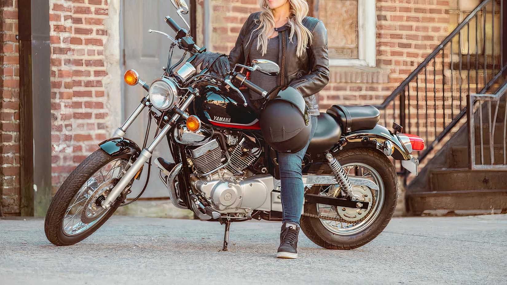 A side view of a motorcyclist astride a 2025 Yamaha V-Star 250. 