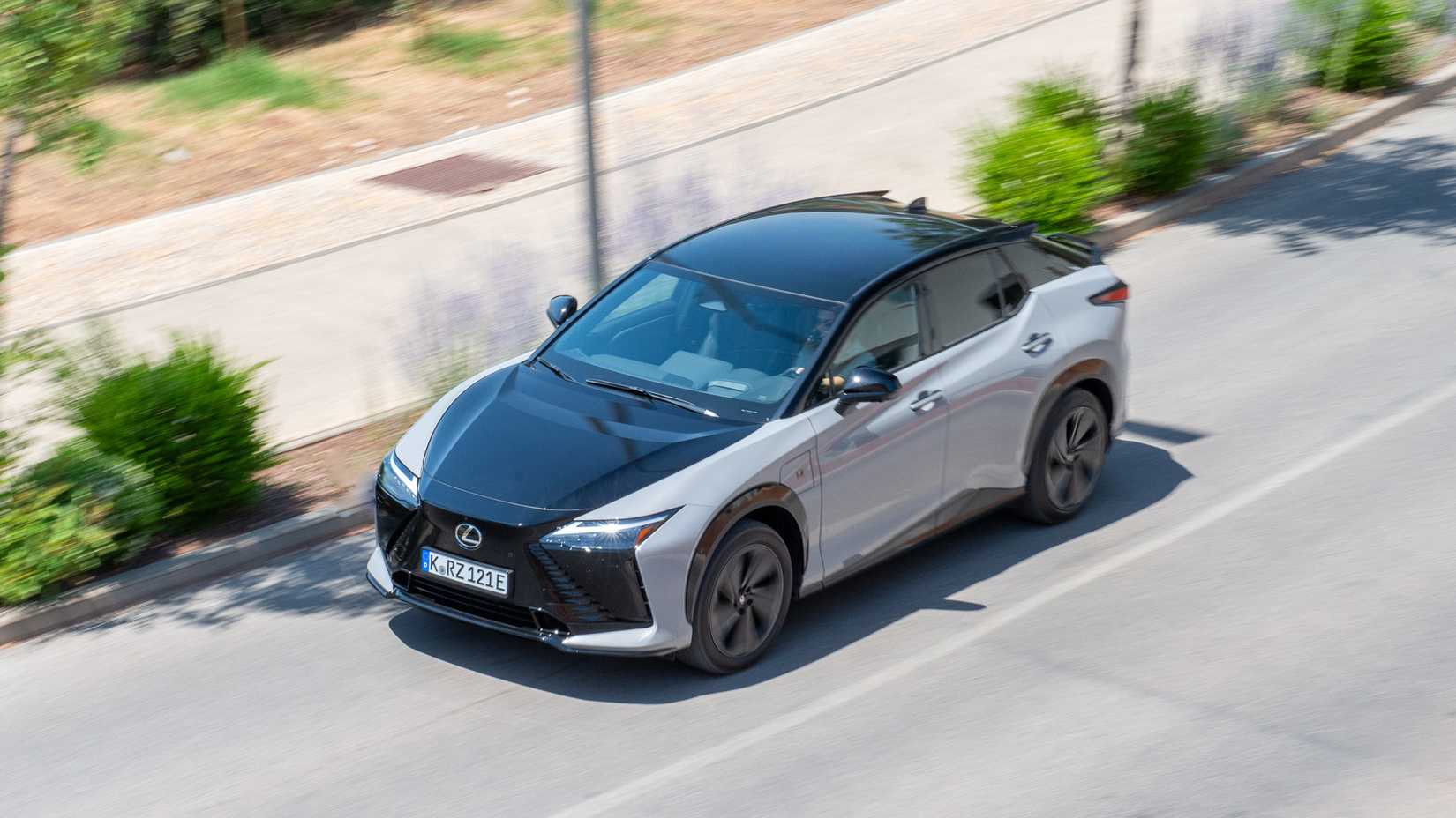 2026 Lexus RZ 550e F Sport AWD frontal 3/4 ação