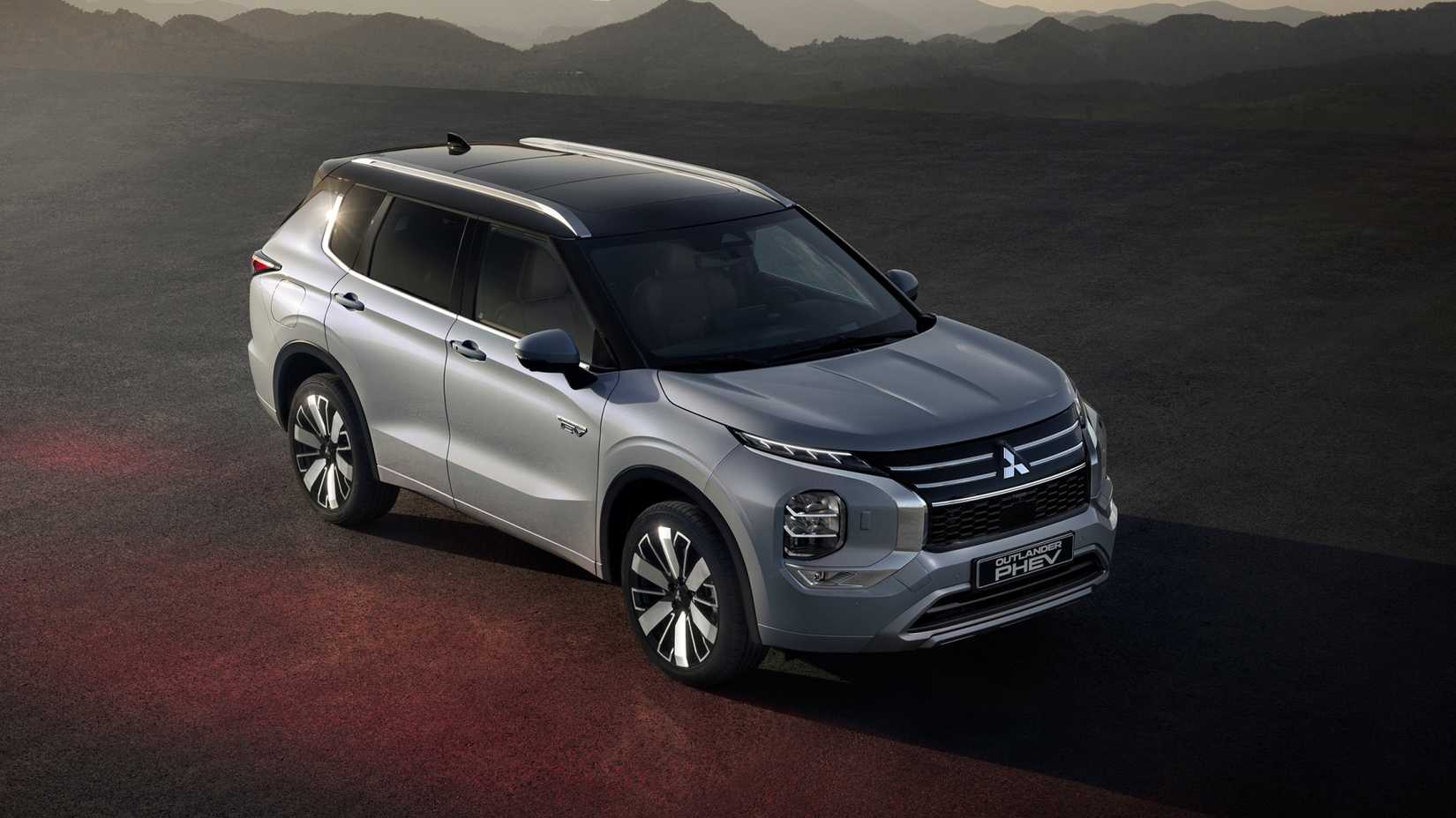 2026 Mitsubishi Outlander PHEV Front Three-Quarter