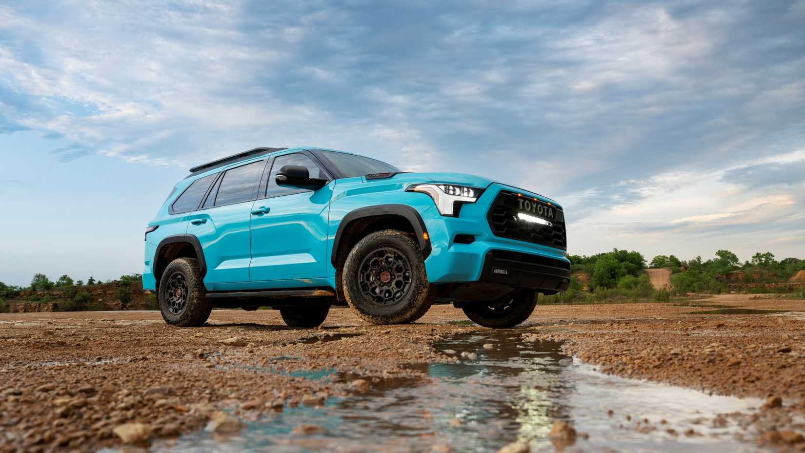 2026 Toyota Sequoia frente três quartos