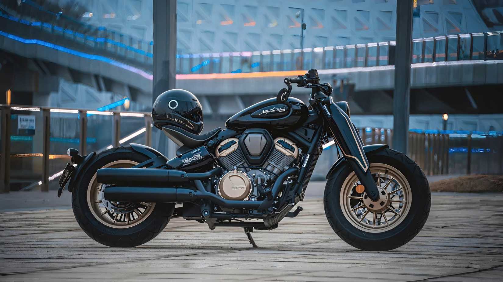 Benda Napoleon Bob 500 side profile view