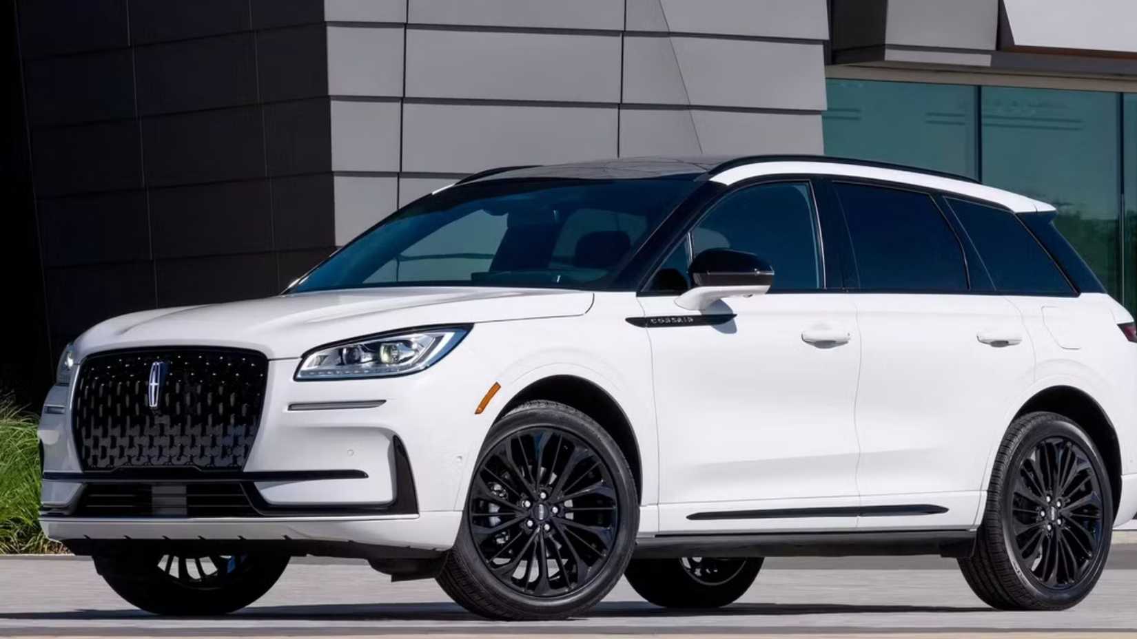 2025 Lincoln Corsair front 3/4
